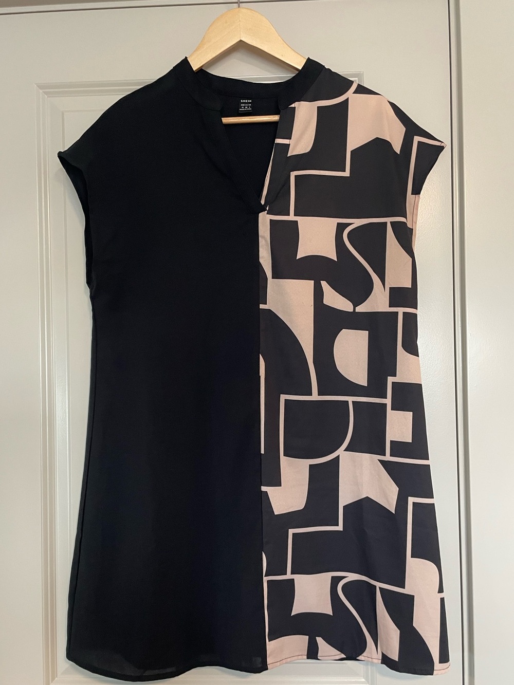 SHEIN Black and White Geometric Split Mini Dress